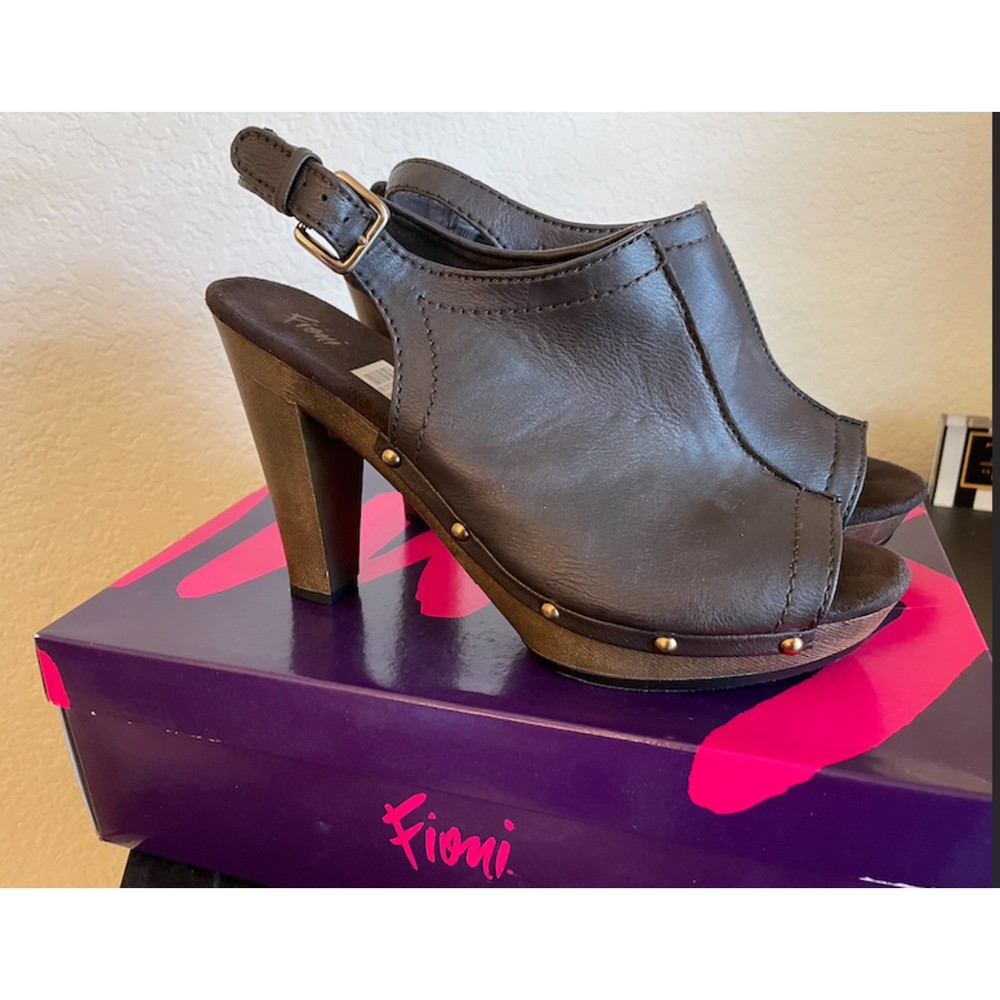 NEW-Fioni Brown Kontroversy Studded Heels-Sz 9.5